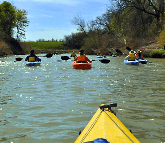 Віддзеркалення історії Далласа у водах Трініті