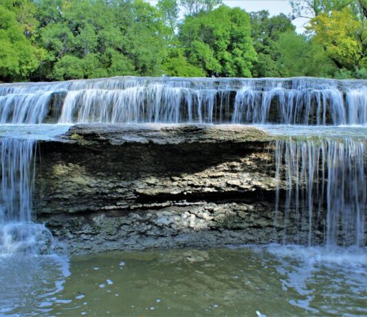 Де шукати водоспади в Далласі та поблизу міста
